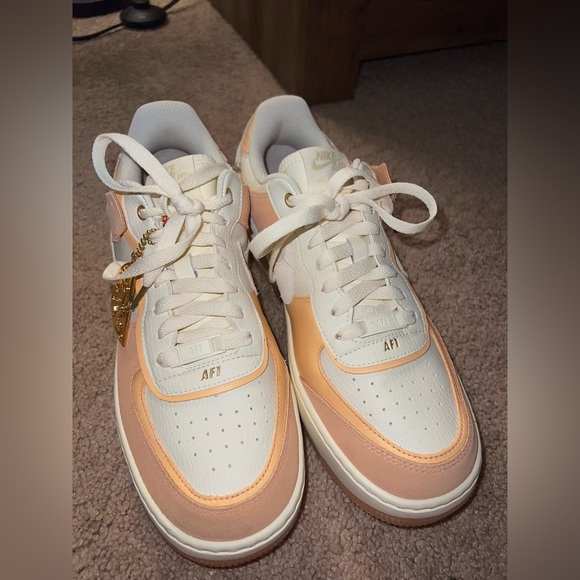 WOMEN ORANGE NIKE AIR FORCE 1 - Picture 3 of 5